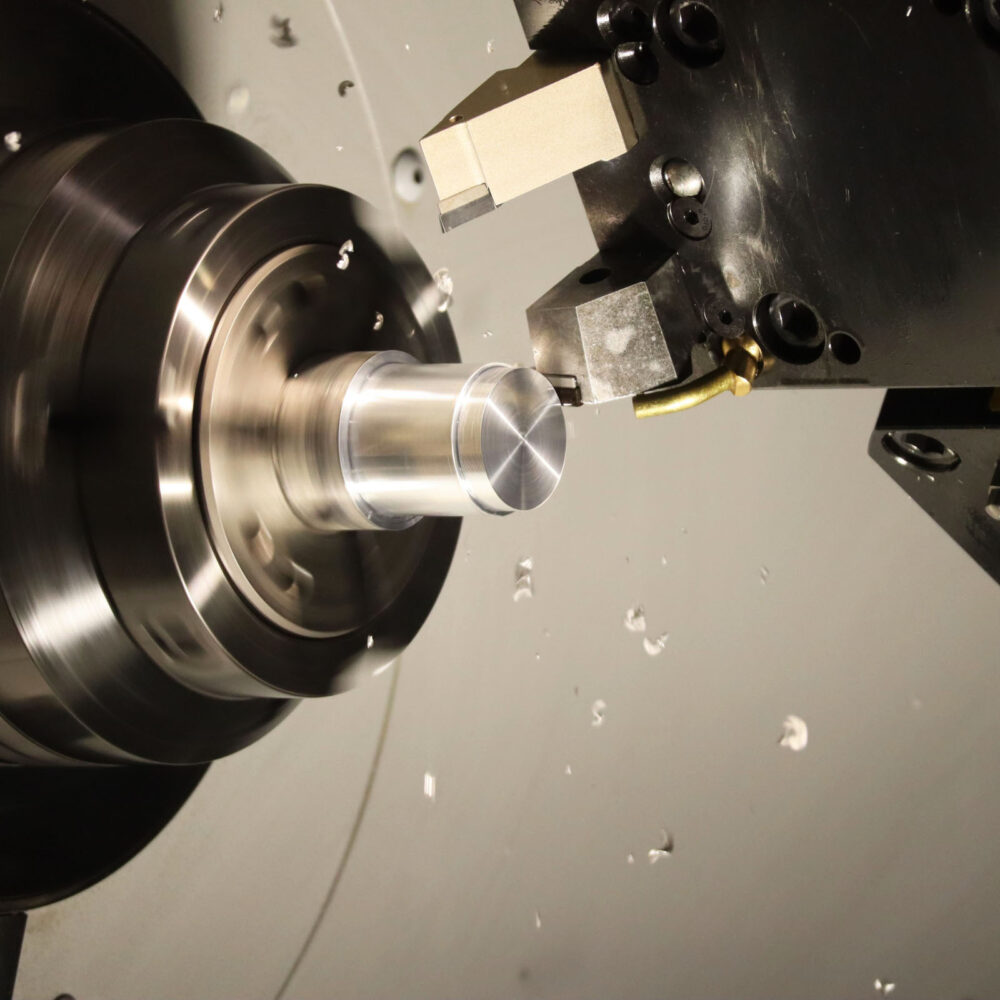 CNC treimise protsess treipingil – metalldetaili täppistöötlus